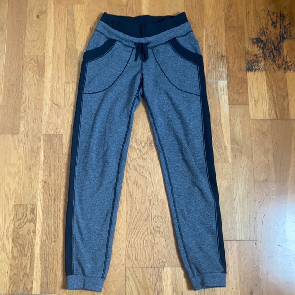 Lululemon joggers- size 4